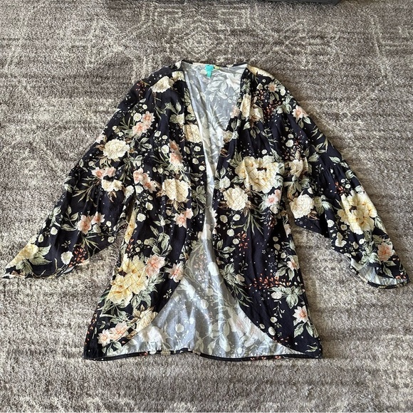 FARM Rio Floral Bell Sleeve Kimono One Size - Picture 3 of 7